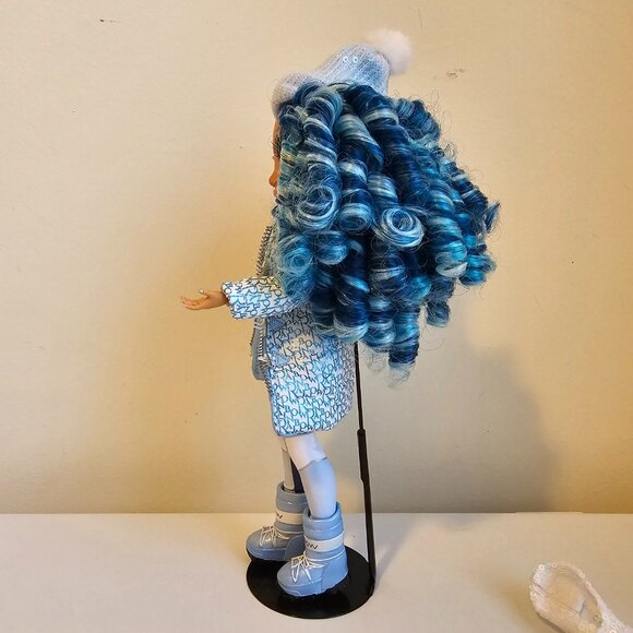 MGA Entertainment Rainbow High Winter Break Skyler Bradshaw Doll w/ Outfit 10.5" - Picture 10 of 12